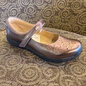 Dansko - Stacy Pewter (NEW W/ BOX)